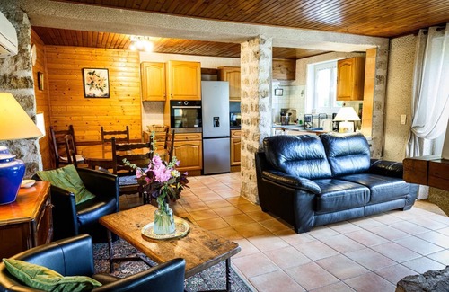 Saint-Vallier Casa | Gîte au jardin Le Poivre