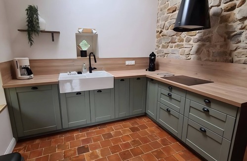 Soucelles Casa | Gîte 'Gîte de Caractère for 13 People' with Private Pool, Wi-Fi, and Air Conditioning