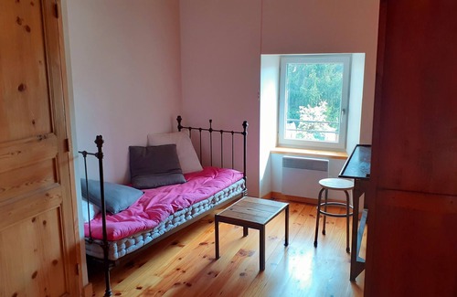 Saint-Germain-Laprade Casa | Gîte Granet ,petite Maison de Bourg Avec Cour Privative