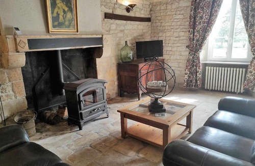 Mareuil-sur-Arnon Casa | Gîte indépendant au bord de la rivière, cadre historique, pêche, animaux bienvenus, parking privé - FR-1-586-22