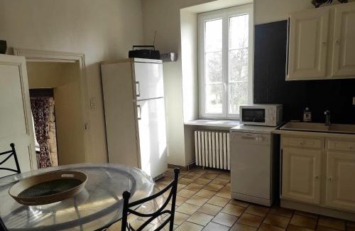 Mareuil-sur-Arnon Casa | Gîte indépendant au bord de la rivière, cadre historique, pêche, animaux bienvenus, parking privé - FR-1-586-22