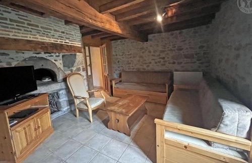 Le Crozet Casa | Gîte isolé au calme avec cheminée, grand jardin et chemins privés - FR-1-496-100