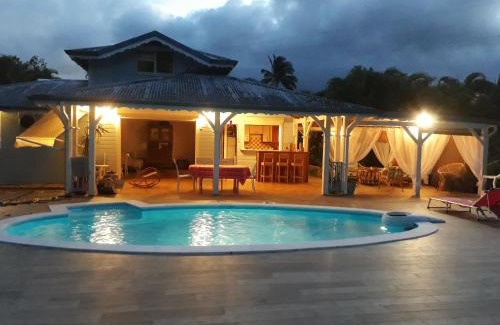 Sainte-Rose Apartamento | Gîte Kaz à Topaze, piscine, jardin tropical