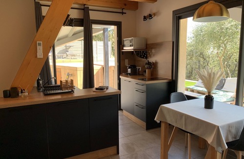 Laval-Pradel Cabaña | Gîte L'escapade, Piscine et spa Privés !