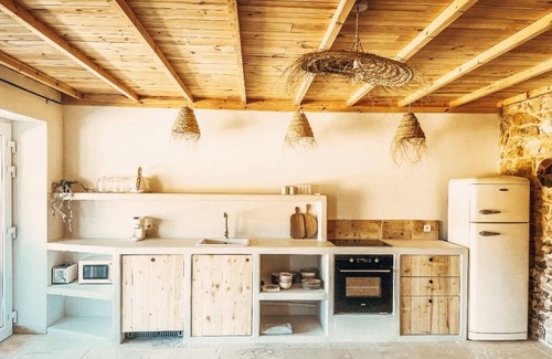 Baron Casa | Gîte "La cave du vigneron" in an estate in Uzès