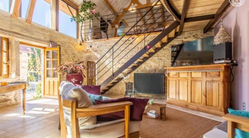 Antully Casa | Gîte La grange des Hirondelles 15 personnes 5litsdoubles 5litssimples 1convertible chez MAYMARD Yannick à 28 route de la croix forêt à ANTULLY réf à Gîte de France G2005 Corps de ferme entièrement rénové de bon standing