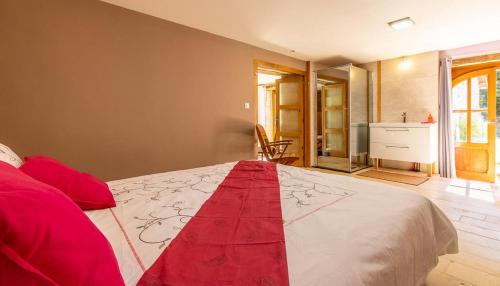 Antully Casa | Gîte La grange des Hirondelles 15 personnes 5litsdoubles 5litssimples 1convertible chez MAYMARD Yannick à 28 route de la croix forêt à ANTULLY réf à Gîte de France G2005 Corps de ferme entièrement rénové de bon standing