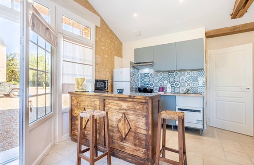Sainte-Cecile Cabaña | Gîte 'La Longère Near Puy du Fou' with Private Terrace, Shared Garden and Wi-Fi