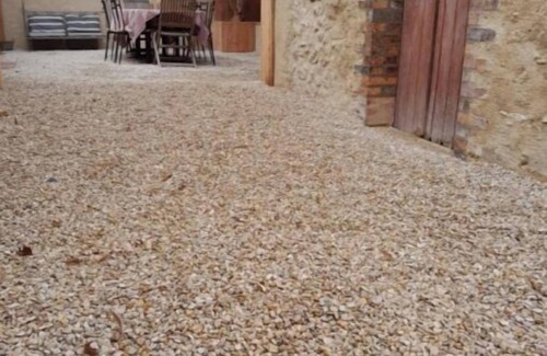 Veaugues Casa | "Gîte La Maison Family" beautiful garden near sancerre ideal for families
