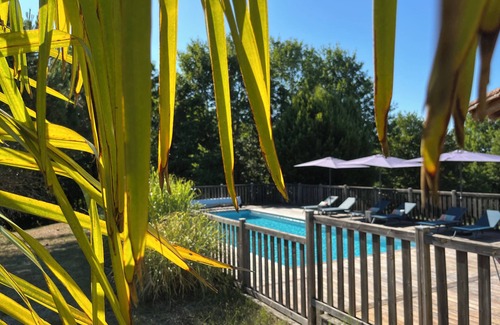 Valojoulx Casa | Gîte Le Pigeonnier in Montignac-Lascaux, large garden, private heated swimming pool