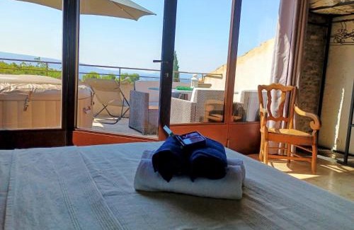 Saumane-de-Vaucluse Apartamento | Gîte Le Provence Spacieux 100m2 - Piscine Jacuzzi Privé Parking Jardin 33 hectares