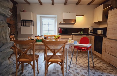 Tavigny Casa | Gîte Les bergeronnettes-Casa-Baño con bañera-Vista al campo