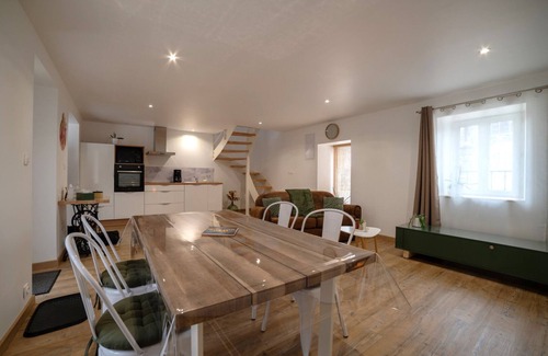Chef-du-Pont Casa | Gîte - Maison de Ville Avec Cours Privée