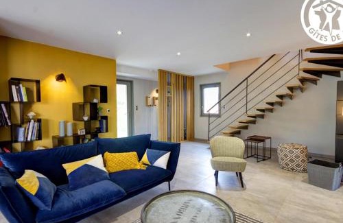 Montbrison Casa | Gîte moderne avec jardin, étang, terrasses et confort tout inclus à Montbrison - FR-1-496-157
