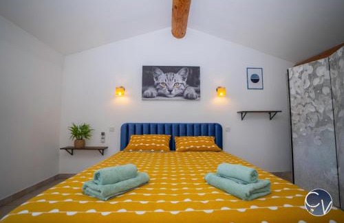 Aigueze Casa | Gîte moderne, calme & piscine
