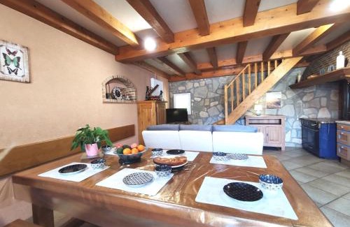 Saint-Just-pres-Brioude Casa | Gîte paisible rénové à St Just, terrasse privée, randonnées, proche Puy en Velay - FR-1-582-343