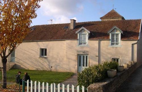 Perrancey-les-Vieux-Moulins Casa | Gîte paisible avec 2 chambres et cour, au-dessus de la mairie, près de Langres - FR-1-611-22
