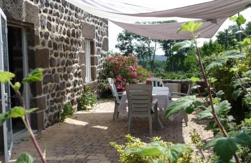 Seneujols Cama Y Desayuno | Gîte pittoresque en campagne près du Puy-en-Velay, idéal pour nature et St-Jacques de Compostelle - FR-1-582-451