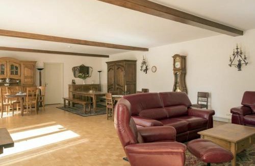Thillombois Casa | Gîte pour 12 face au château de Thillombois avec jardin, cheminée et équipements PMR - FR-1-585-38