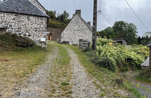 Chastreix Casa | Gîte Pour 16 à 18 Personnes de 1823 Grande Cheminée Fonctionnelle