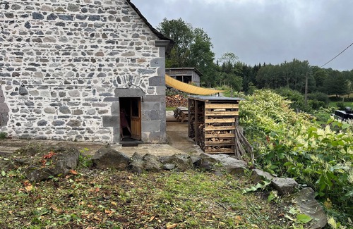 Chastreix Casa | Gîte Pour 16 à 18 Personnes de 1823 Grande Cheminée Fonctionnelle