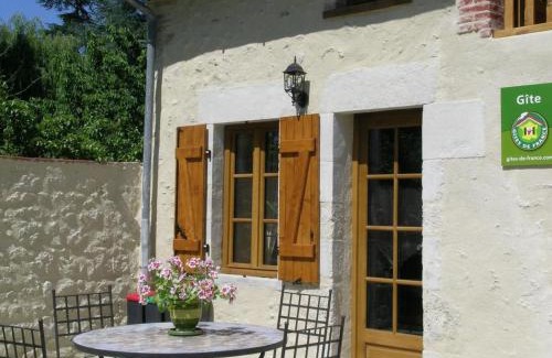Barberier Casa | Gîte rénové avec cheminée, terrasse et jardin, proche de St Pourçain, idéal pour familles et animaux - FR-1-489-138