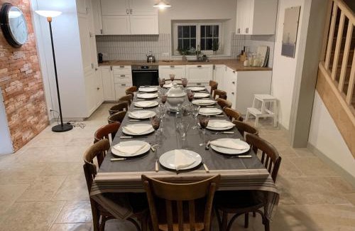Siaugues-Sainte-Marie Casa | Gîte rénové campagne chic, 6 chambres pour 13 pers., jardin, terrasse, Haute-Loire - FR-1-582-527