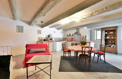 Lussan Apartamento | Gîte Romy - Gîte avec piscine partagée