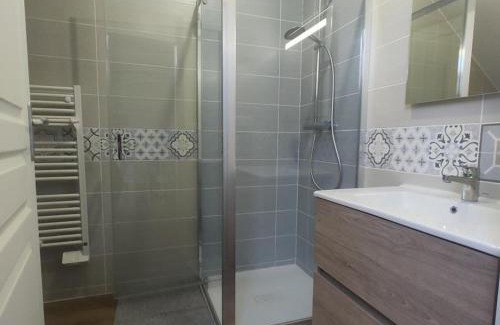 Saint-Bonnet-de-Four Casa | Gîte rural avec animaux, Wi-Fi, parking, proche nature - FR-1-489-561