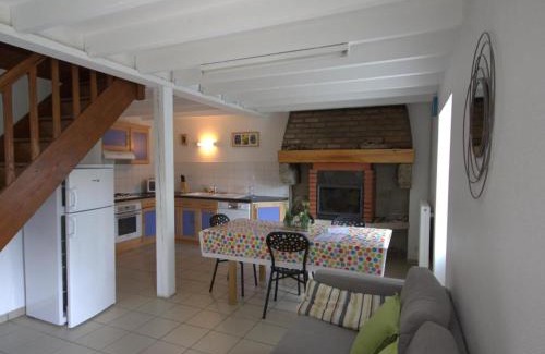 La Chambonie Casa | Gîte rustique avec cheminée et jardin - idéal pour familles et activités hivernales - FR-1-496-198
