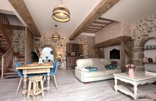 Rocles Casa | Gîte rustique rénové avec jeux pour enfants, climatisation et jardin privatif à Rocles - FR-1-489-546