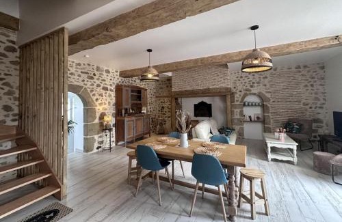 Rocles Casa | Gîte rustique rénové avec jeux pour enfants, climatisation et jardin privatif à Rocles - FR-1-489-546