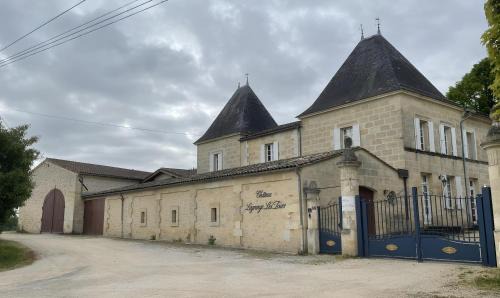 Cubzac-les-Ponts Casa | Gîte & Spa Château Lagrange les Tours