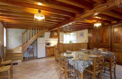 Saint-Bonnet-le-Courreau Casa | Gîte spacieux avec terrasse, poêle à bois, parking privé, et jardin fermé, animaux acceptés - FR-1-496-28
