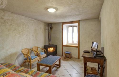 Saint-Bonnet-le-Courreau Casa | Gîte spacieux avec terrasse, poêle à bois, parking privé, et jardin fermé, animaux acceptés - FR-1-496-28
