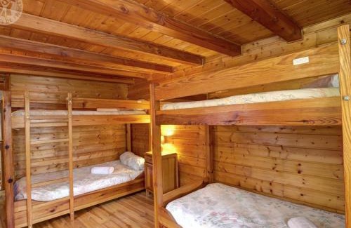 Saint-Bonnet-le-Courreau Casa | Gîte spacieux avec terrasse, poêle à bois, parking privé, et jardin fermé, animaux acceptés - FR-1-496-28
