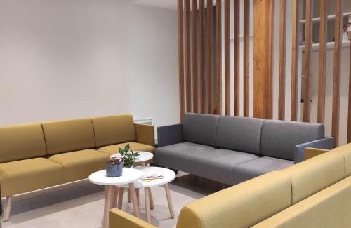 Loye-sur-Arnon Casa | Gîte Spacieux avec Cour, Terrasse et Salle de Jeux - Centre Bourg, Accessible PMR - FR-1-586-36