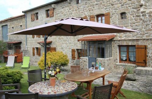 Croisances Casa | Gîte spacieux et rénové avec équipements modernes, terrasse et vaste jardin près de Gévaudan et Margeride - FR-1-582-301