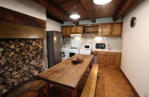 Saint-Saturnin Casa | Gîte ST Saturnin, Cézallier, Monts du Cantal, Santoire Valley