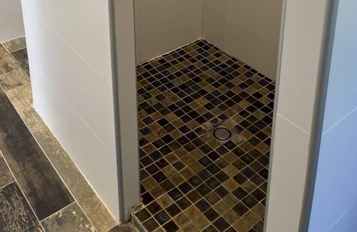 Roquebrune-sur-Argens Cabaña | Gîte-Superior-Baño Privado-Vista a la Piscina-Lesquirou
