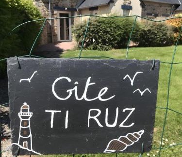 La Fresnais Casa | Gîte Ti Ruz - La Cour Chevalier