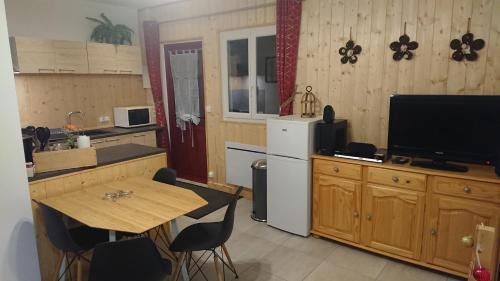 Besse-en-Chandesse Casa | Gîte tout confort 4 personnes