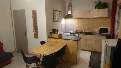 Besse-en-Chandesse Casa | Gîte tout confort 4 personnes