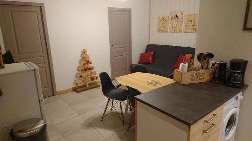 Besse-en-Chandesse Casa | Gîte tout confort 4 personnes
