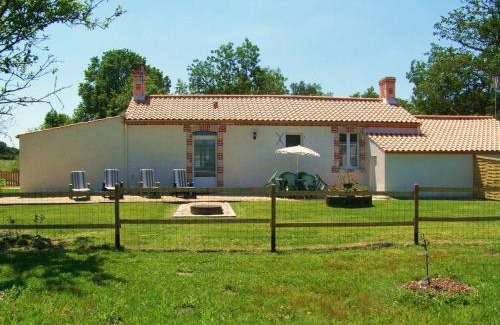 La Garnache Casa | Gîte traditionnel rénové avec jardin clos et Wi-Fi, 3 chambres, proche de La Garnache, Vendée. - FR-1-426-195