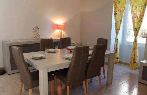 Salles-Lavalette Casa | Gîte typique Sud Charente, 2 chambres, terrasse, animaux acceptés, proche circuits randonnées - FR-1-653-78