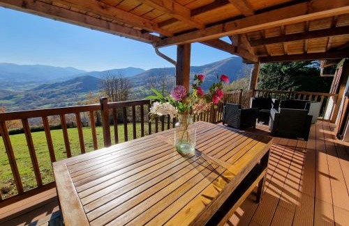 Osses Casa | Gîte Xuritenborda 7 personnes avec vue exceptionnelle sur les montagnes basque, Lits 180 King Size