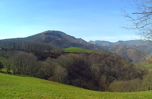 Osses Casa | Gîte Xuritenborda 7 personnes avec vue exceptionnelle sur les montagnes basque, Lits 180 King Size