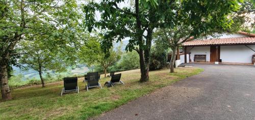 Osses Casa | Gîte Xuritenborda 7 personnes avec vue exceptionnelle sur les montagnes basque, Lits 180 King Size