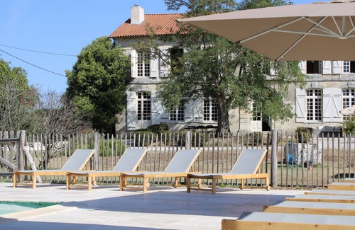 Servanches Casa | Gîtes au Château de Servanches, Dordogne, 20 Personnes, Piscine & Nature